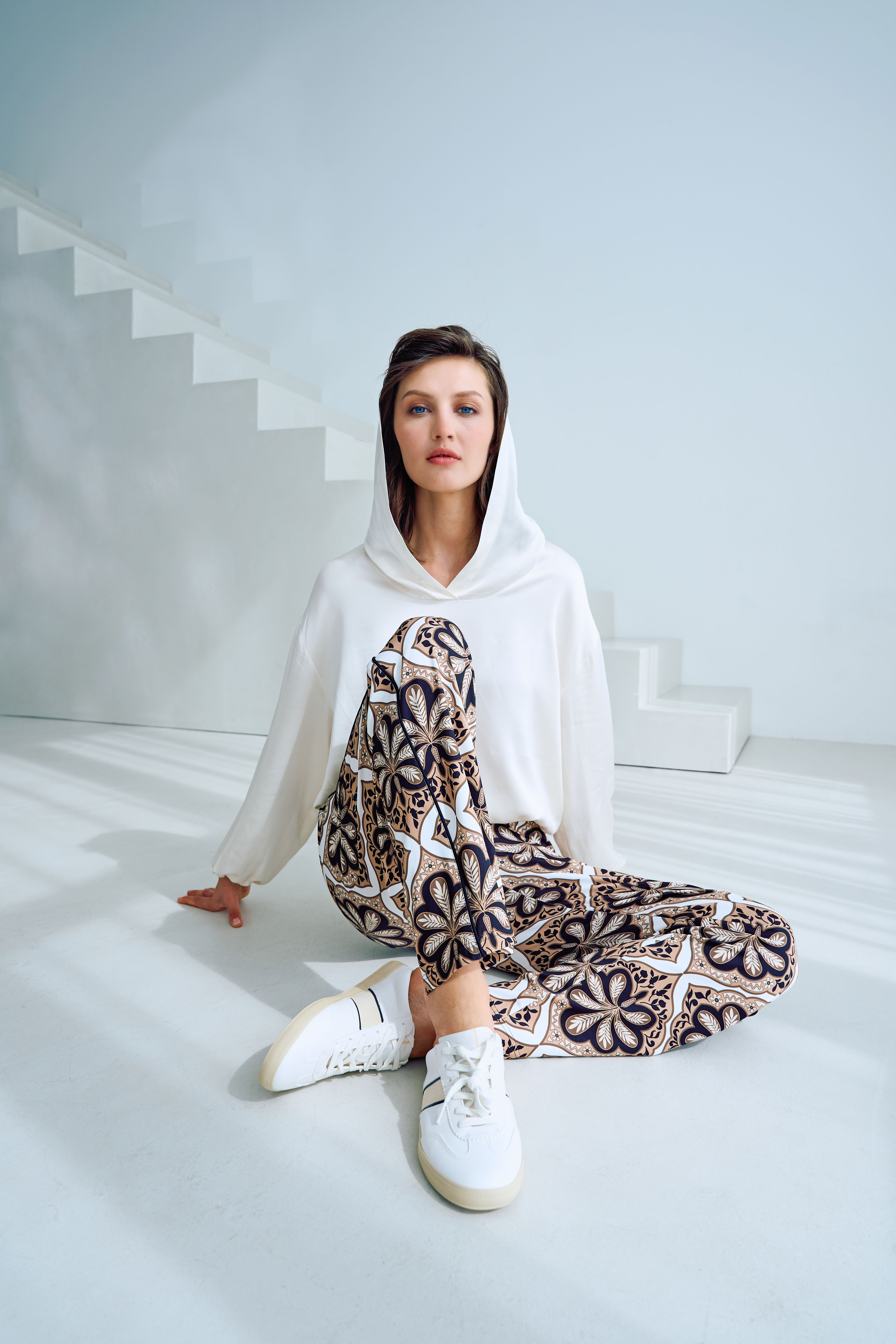  Hoodie, Pants, Floral pattern, White hoodie, White sneakers